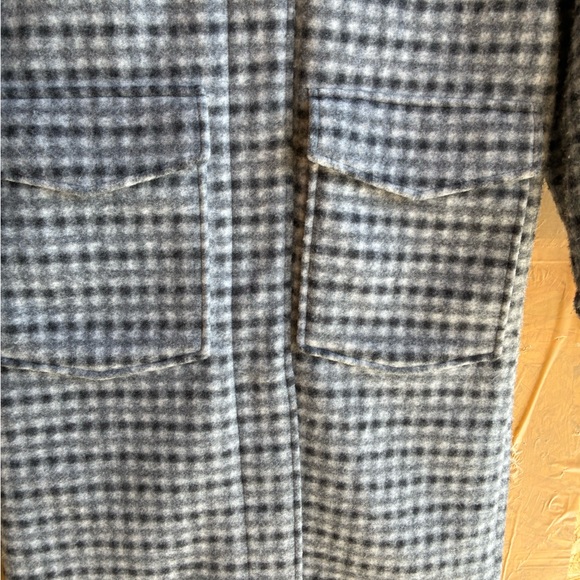 NWT H&M LONG SHACKET in Grey/Checked
Size Small - Picture 6 of 9